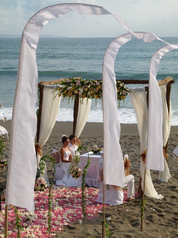 Legong Keraton Beach Hotel 61/70