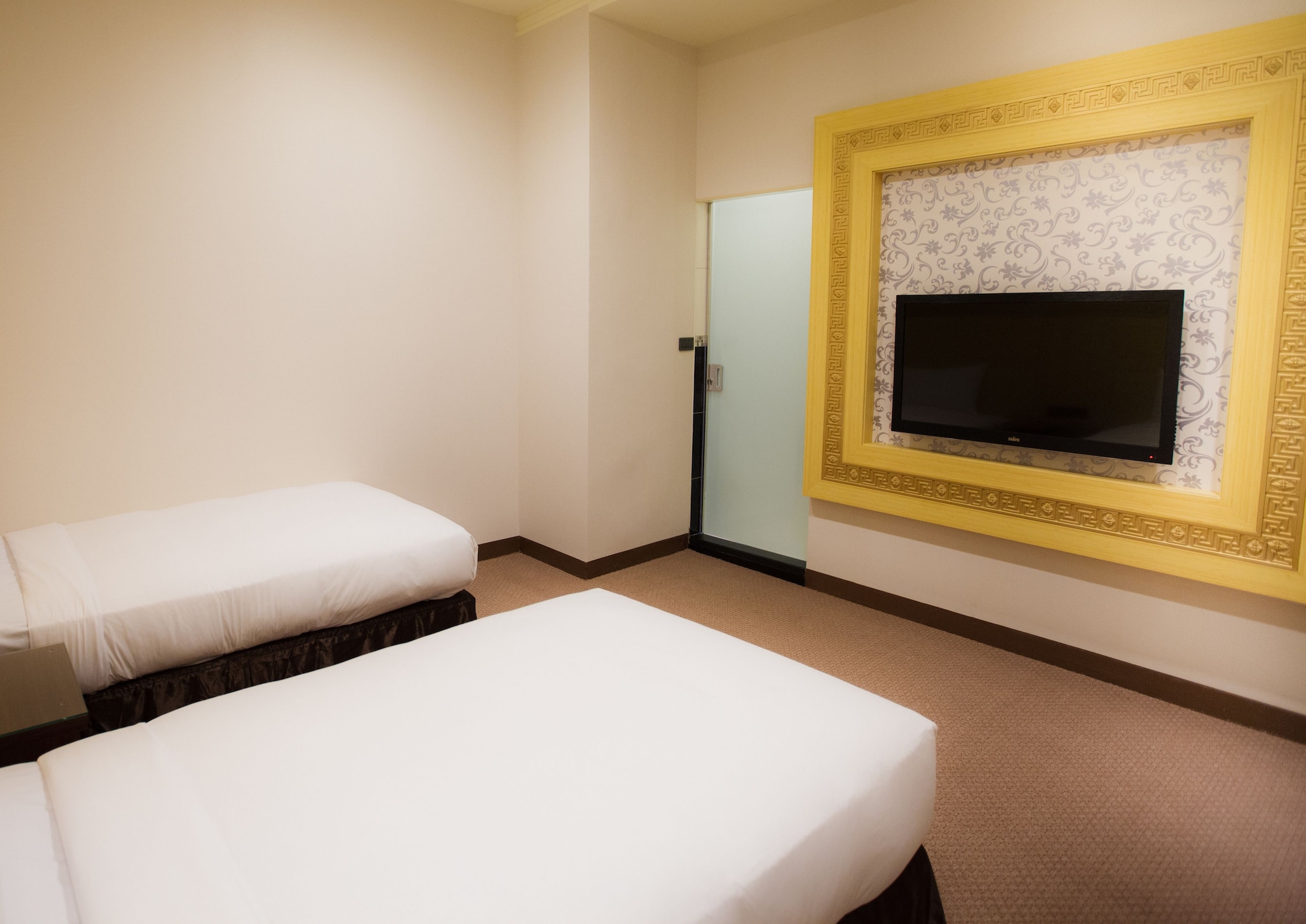 BUSINESS, TWIN BEDS