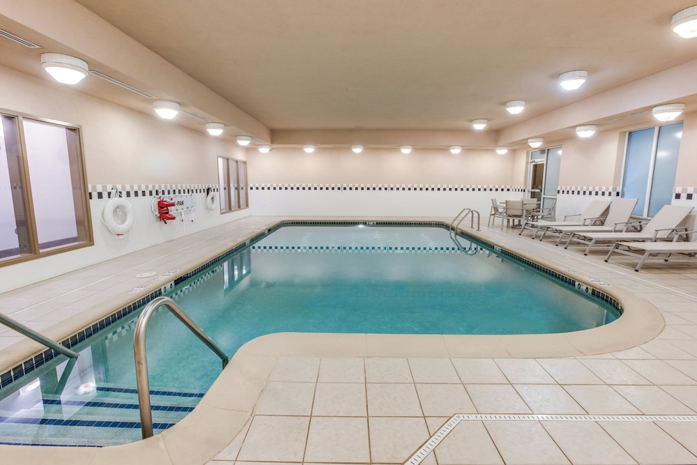 Holiday Inn Express Hotel & Suites Bethlehem 37/72