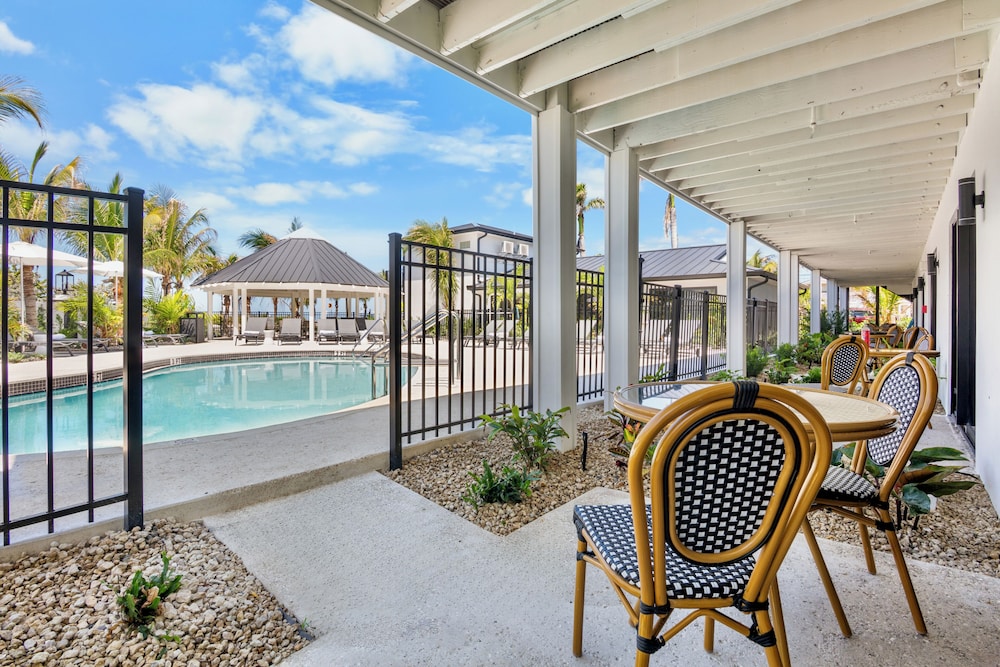 Tropic Isle Beach Resort 28/68