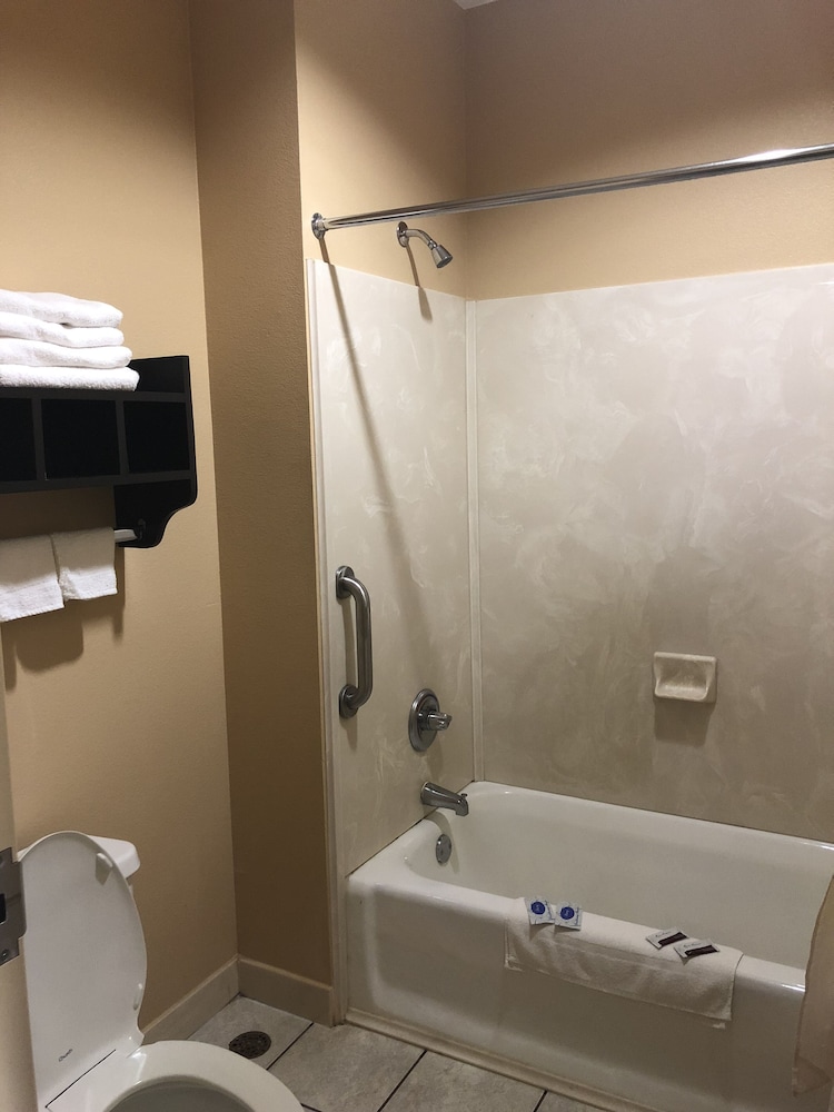 Weston Inn Suites 25/55