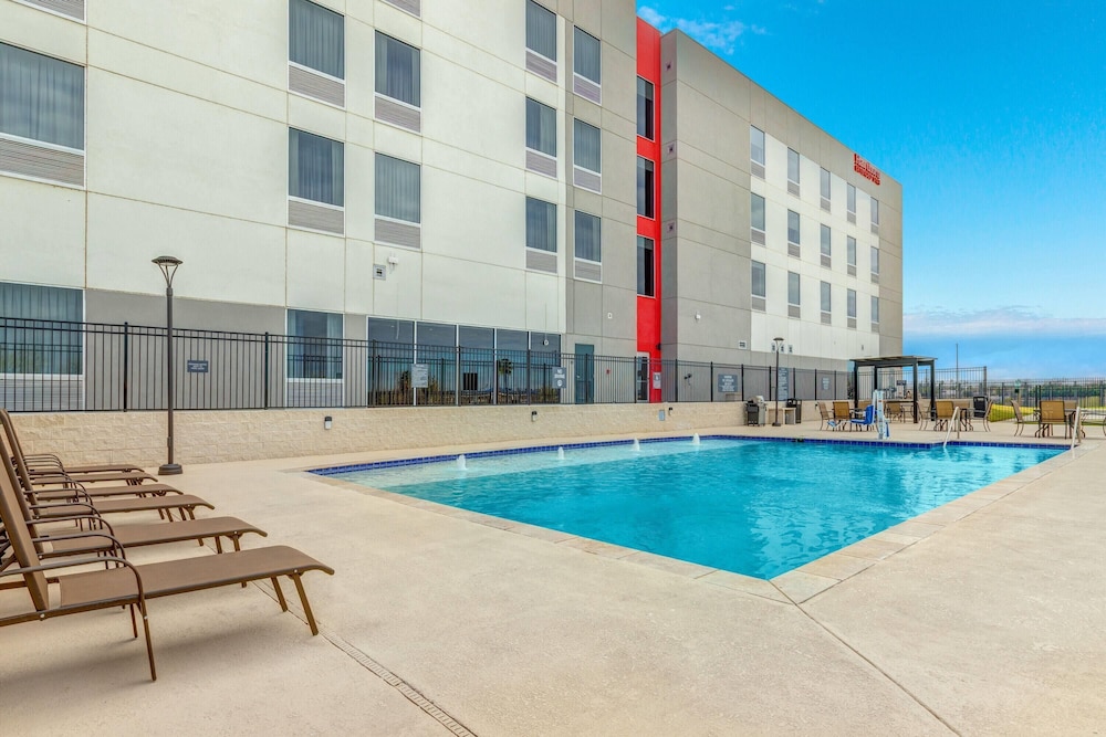 La Quinta Inn & Suites by Wyndham Eagle Pass 38/42