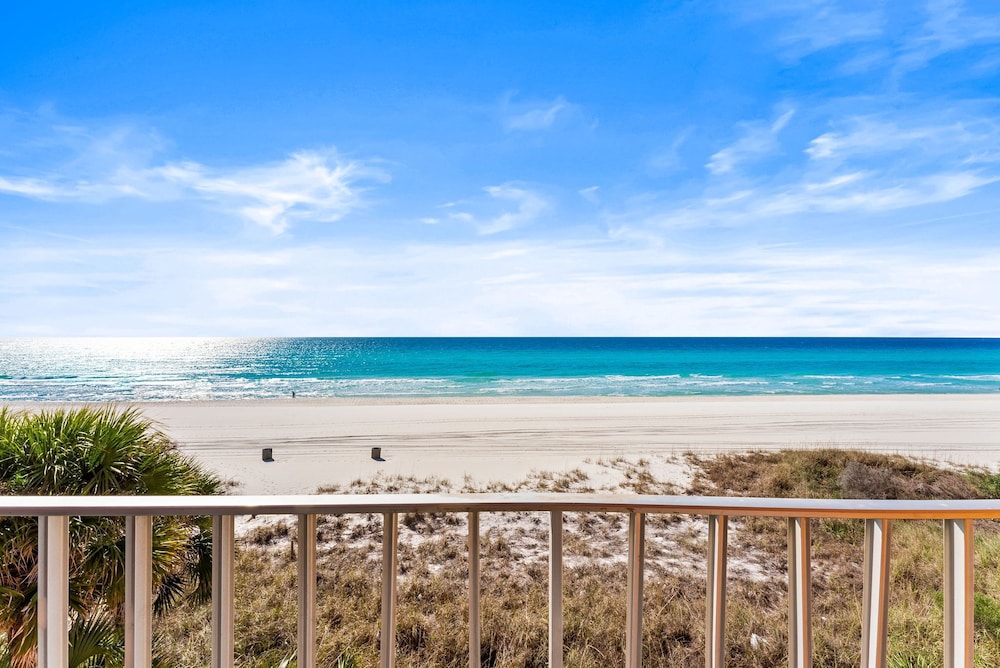 Seahaven Beach Hotel 66/69