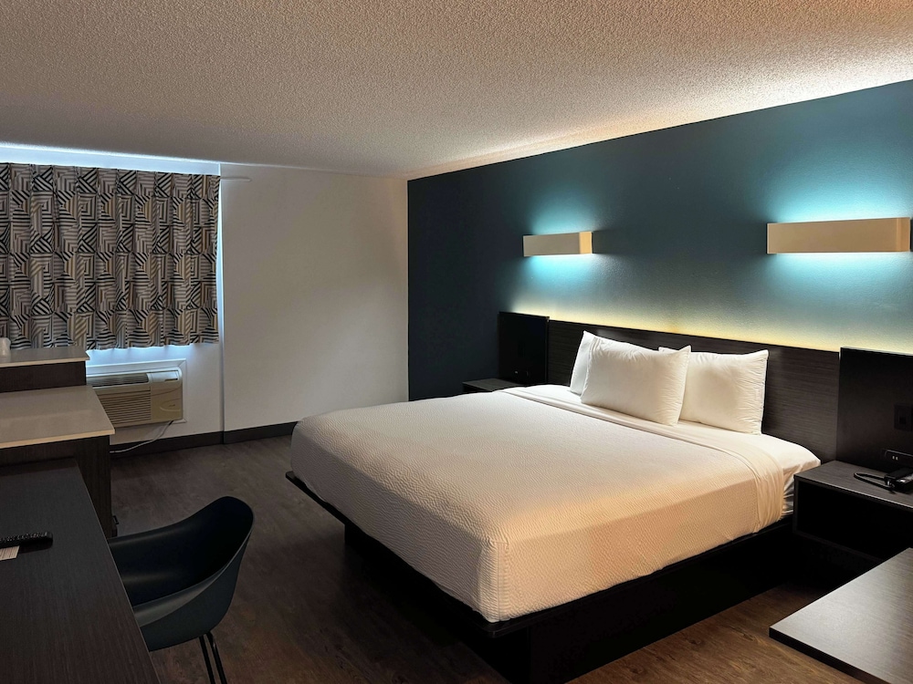 Studio6 Suites Carson, CA 18/37
