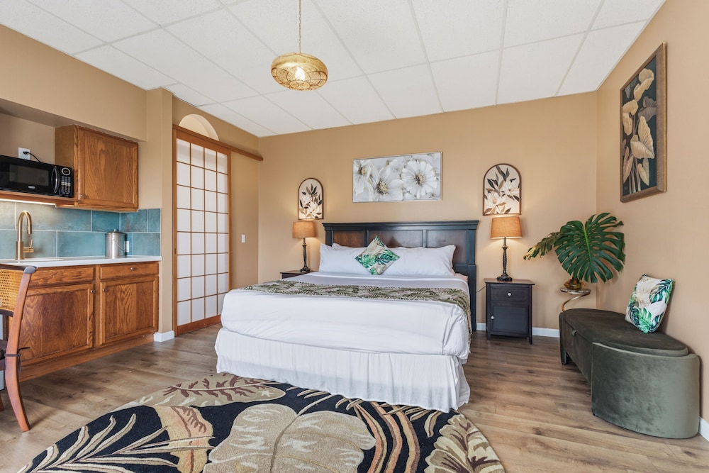 Luana Nai'a Inn 15/50