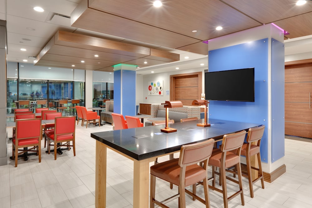 Holiday Inn Express & Suites Fort Worth North - Northlake 34/58