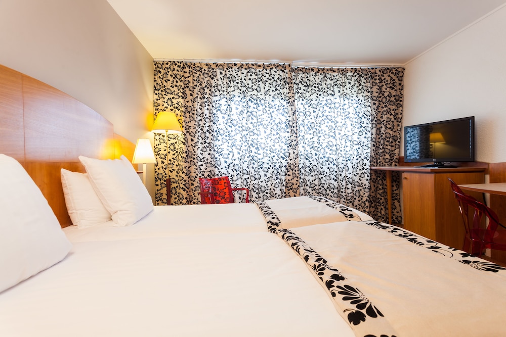 SUPERIOR, DOUBLE OR TWIN BED