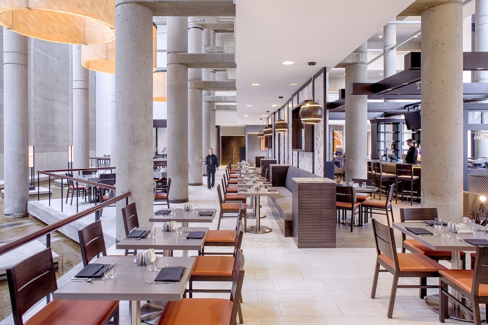 Hyatt Regency Baltimore 57/77