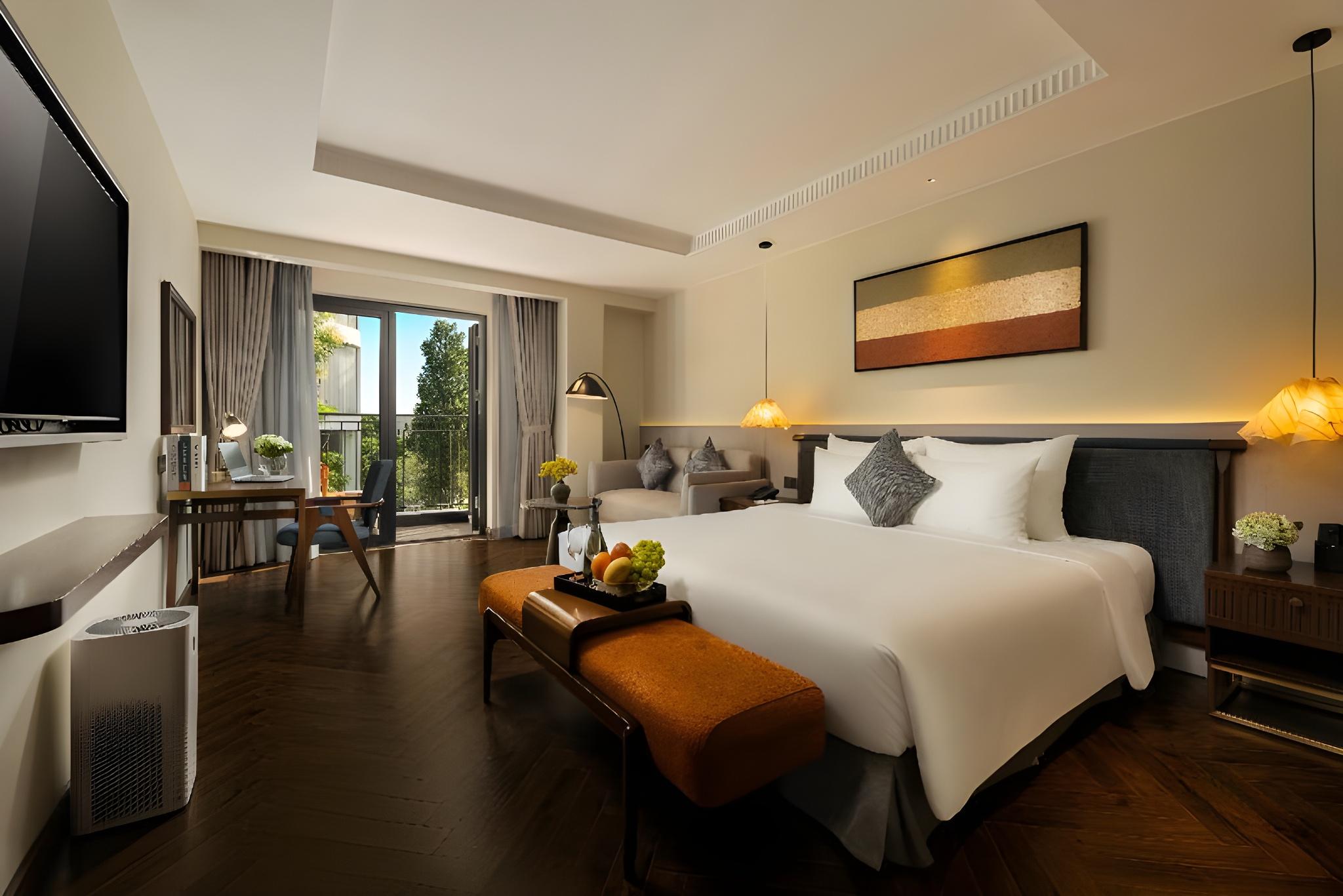 Suite, Garden or City View, Balcony