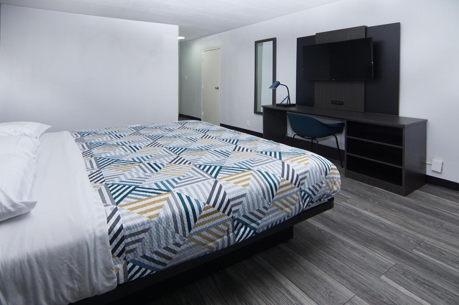 ROOM, KING BED, SMOKING