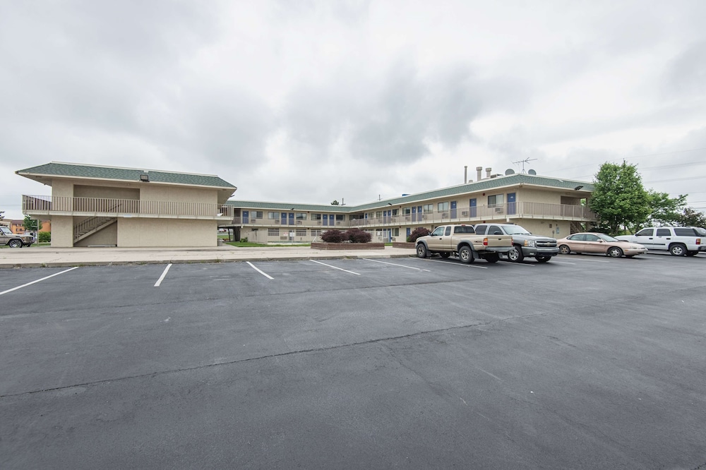 Motel6 Kansas City, MO - Airport 44/50