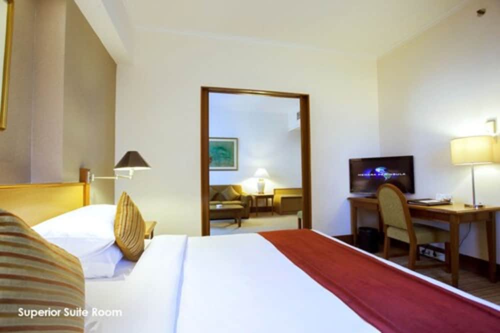 Menara Peninsula Hotel 13/46