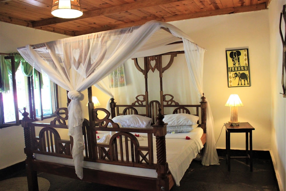 Mvuvi Lodge 33/50