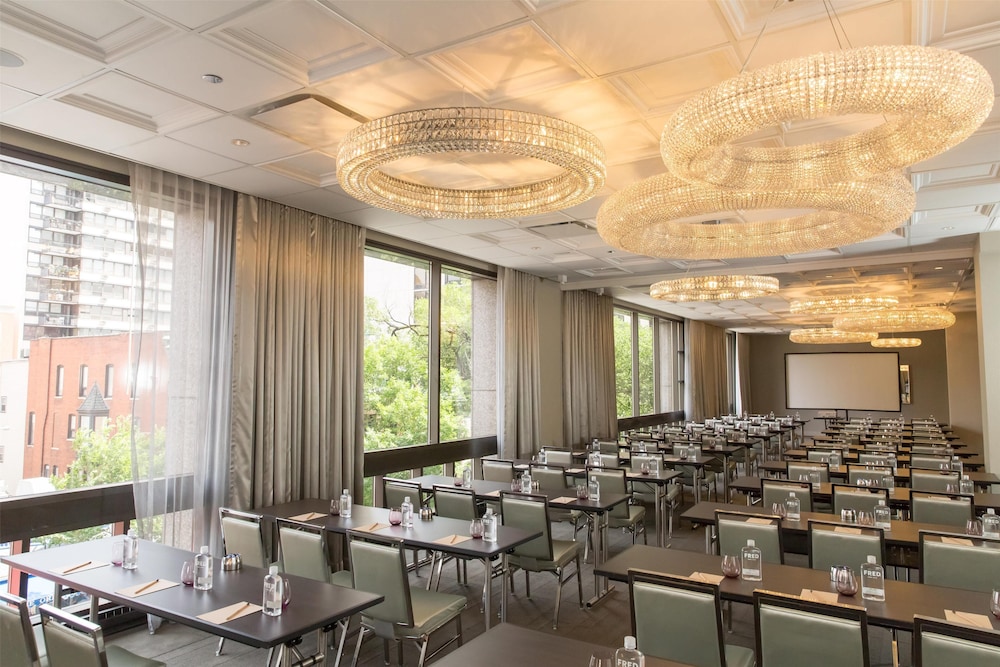 Thompson Chicago Ex Sutton Place Hotel 53/77