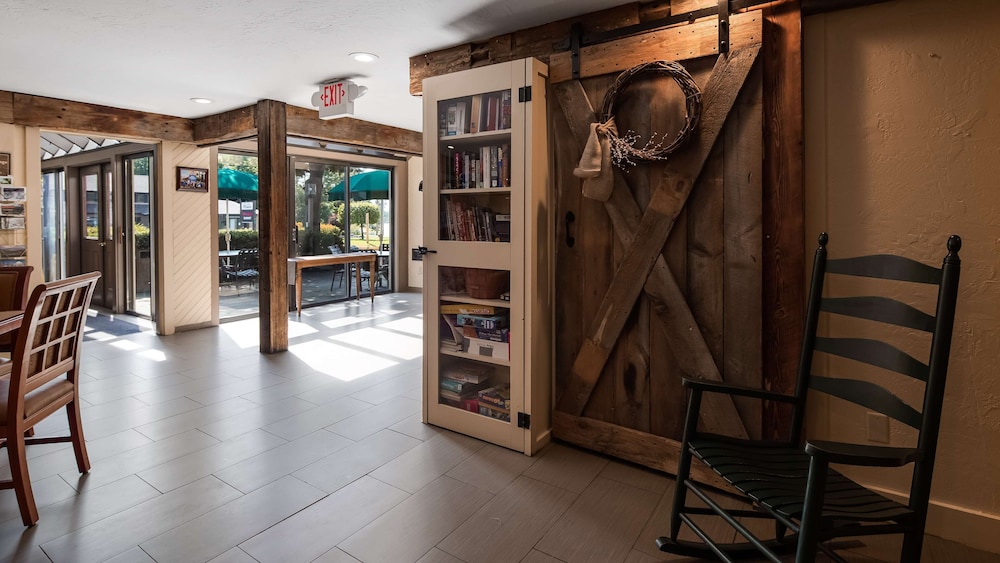 Best Western Inn & Suites Rutland-Killington 10/48