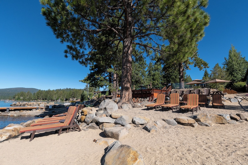 Red Wolf Lakeside Lodge 54/60