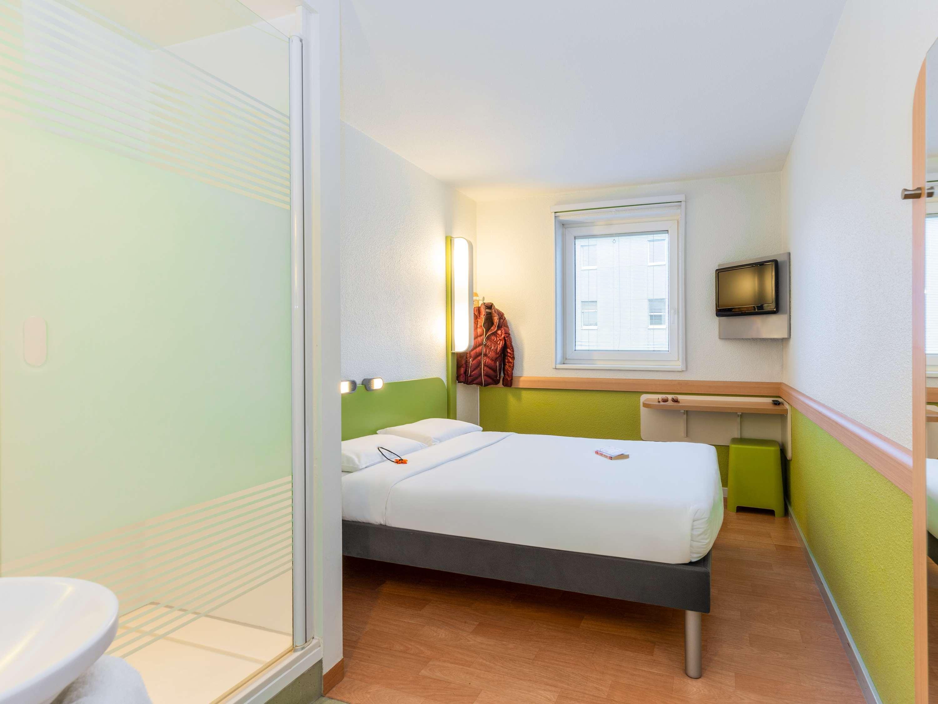 غرفة بسرير مزدوج لذوي الإعاقة، Ibis Budget Zurich City West 6/6
