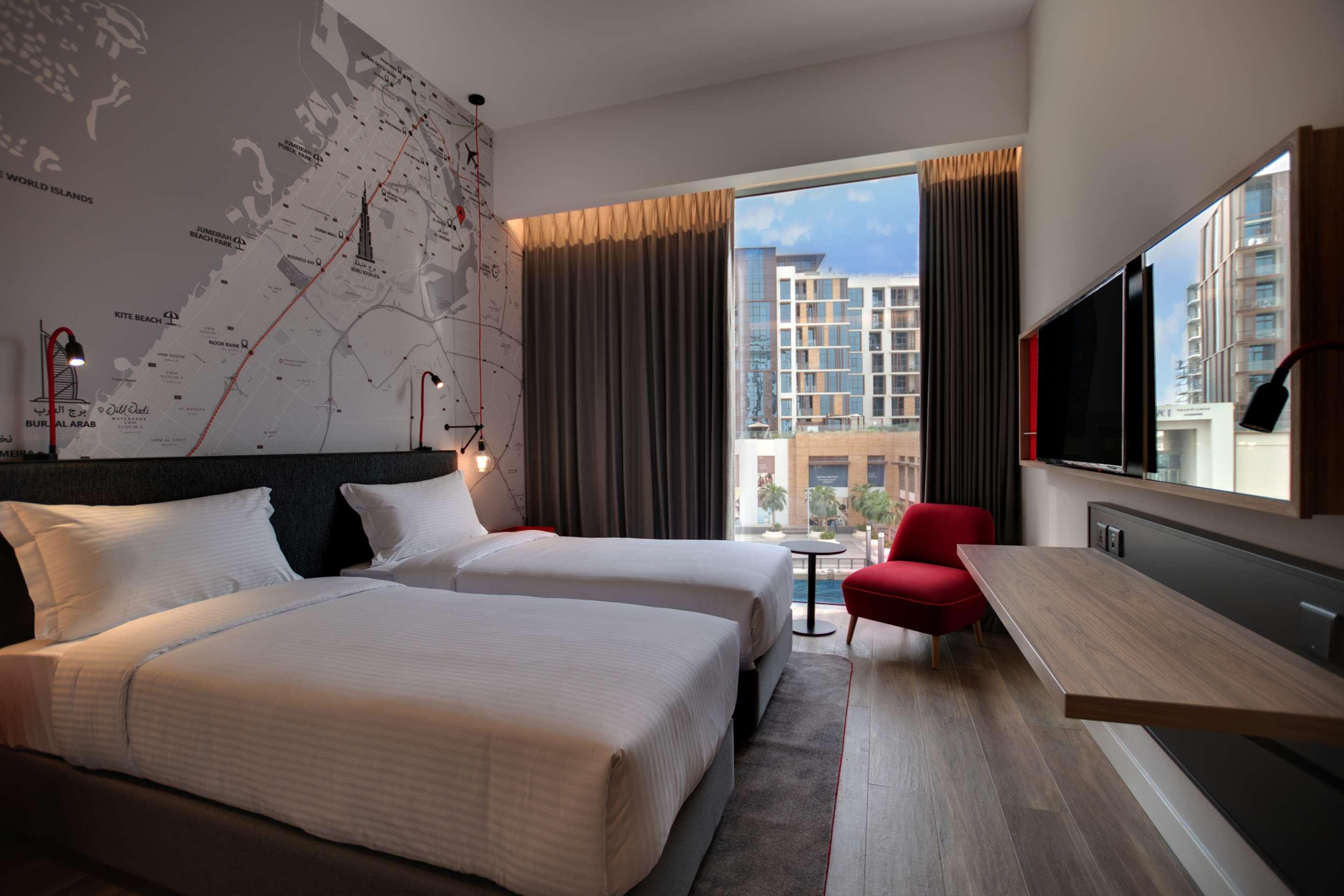 Superior, Twin Beds, Water Canal View