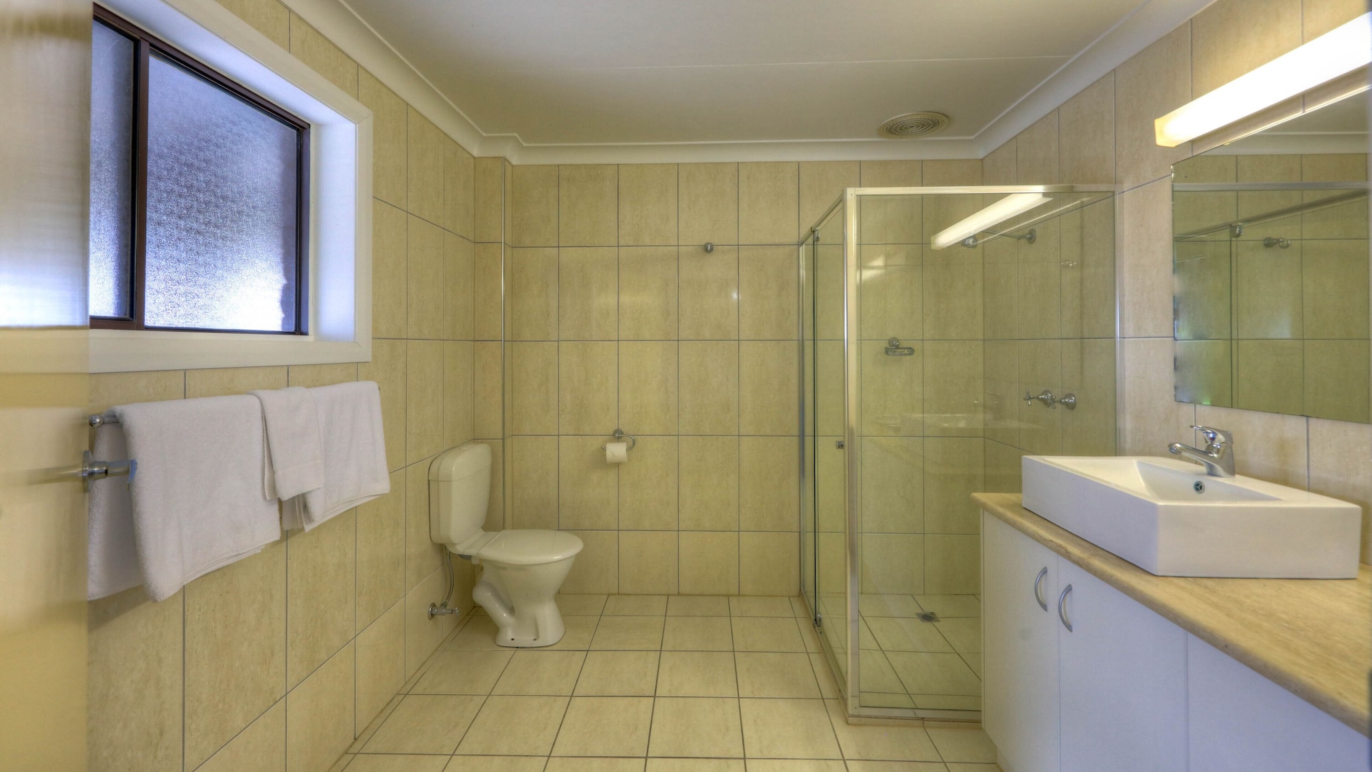 Suite, King and Twin Beds