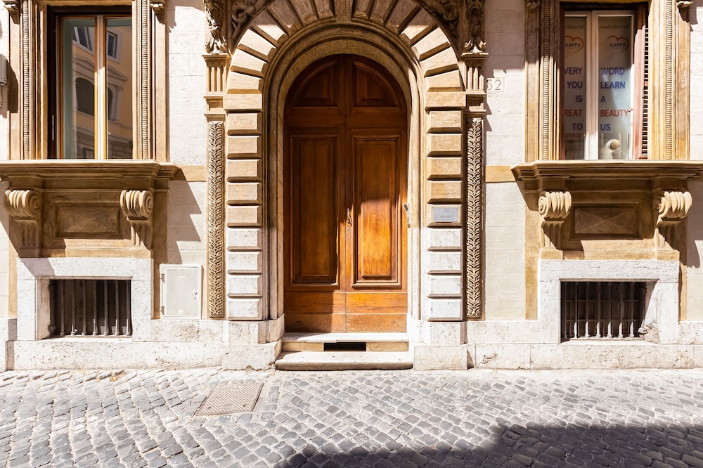 Colosseum Terrace Apartment 2/50