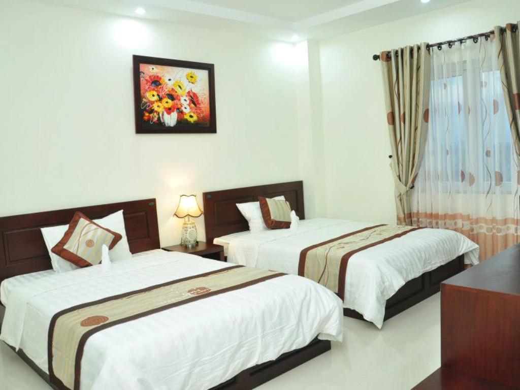 Deluxe, Triple, 1 Double and 1 Single Bed, Town View، Da Nang Port Hotel 2/3