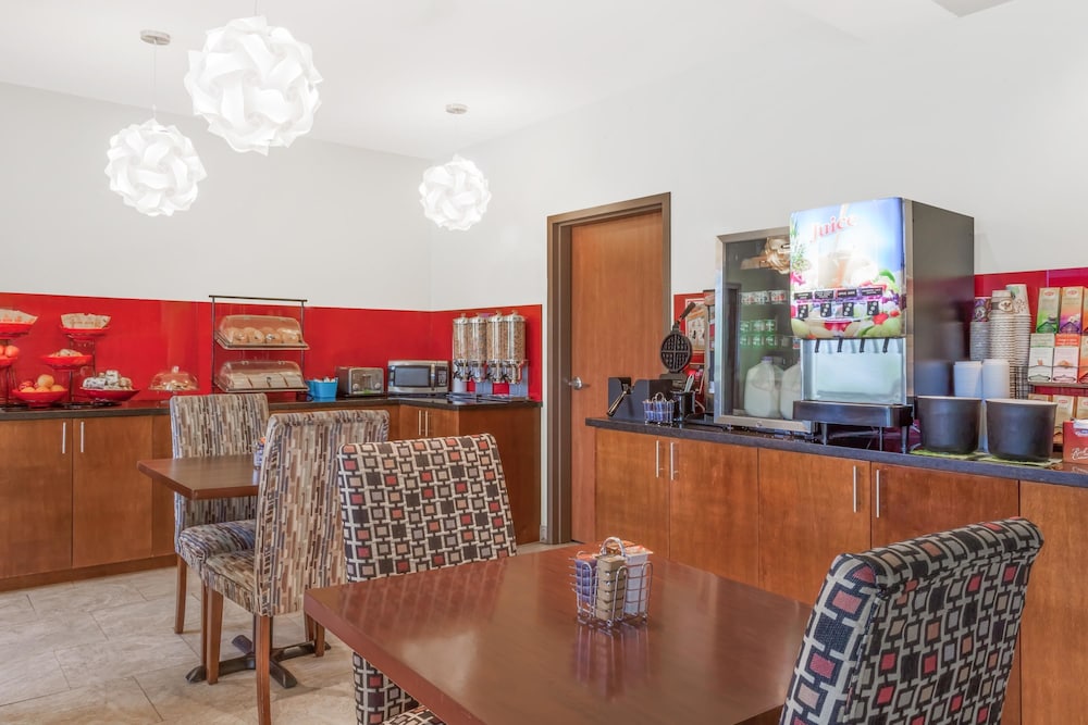 Ramada by Wyndham Carlyle 21/29