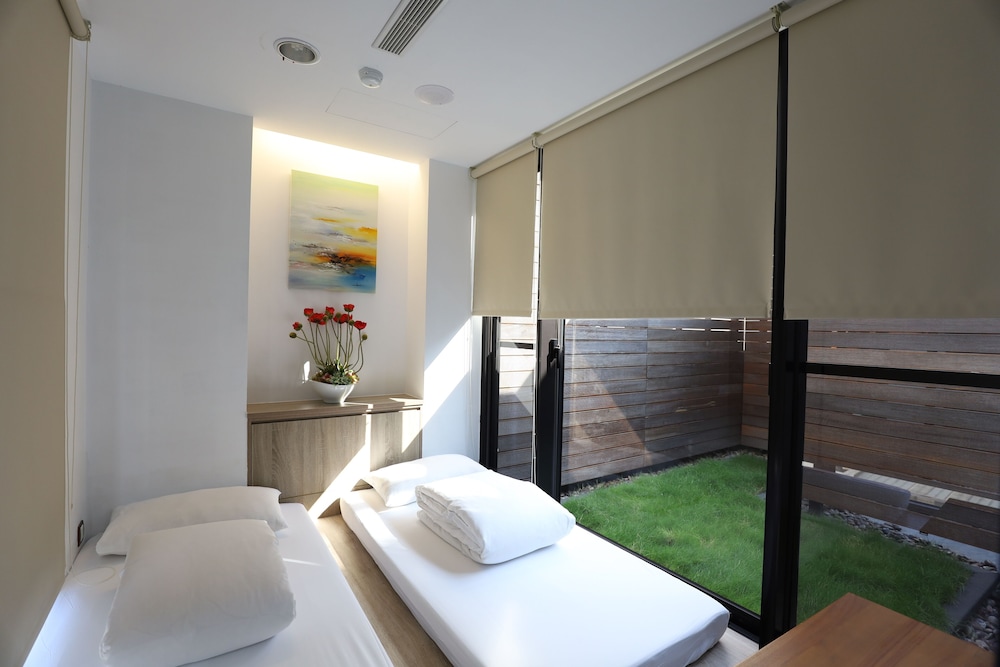 Z Hotel 48/59