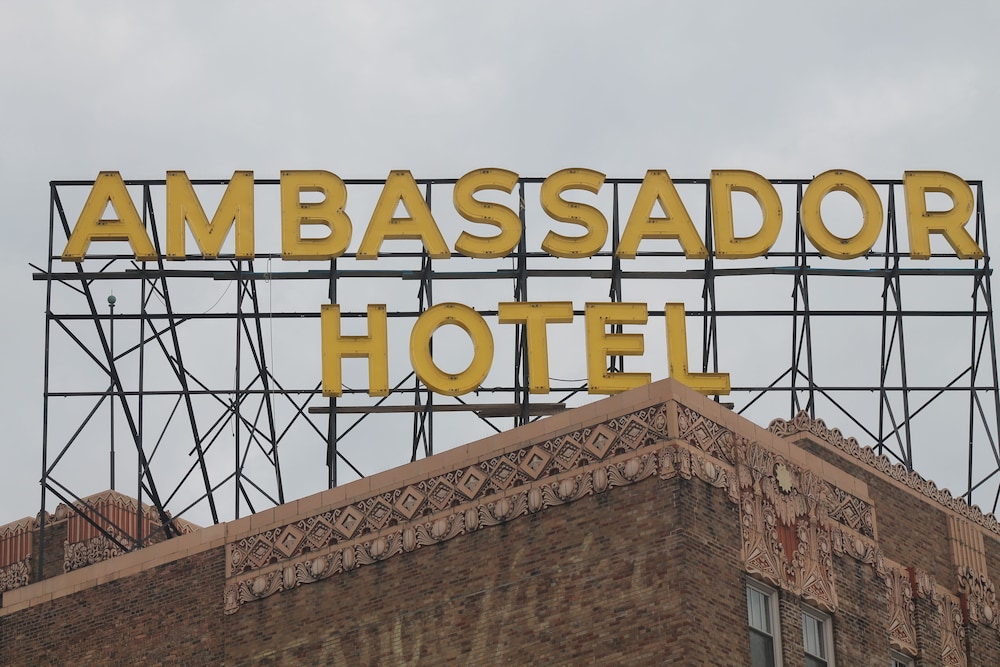 Ambassador Hotel Milwaukee, Trademark Collection by Wyndham 63/67