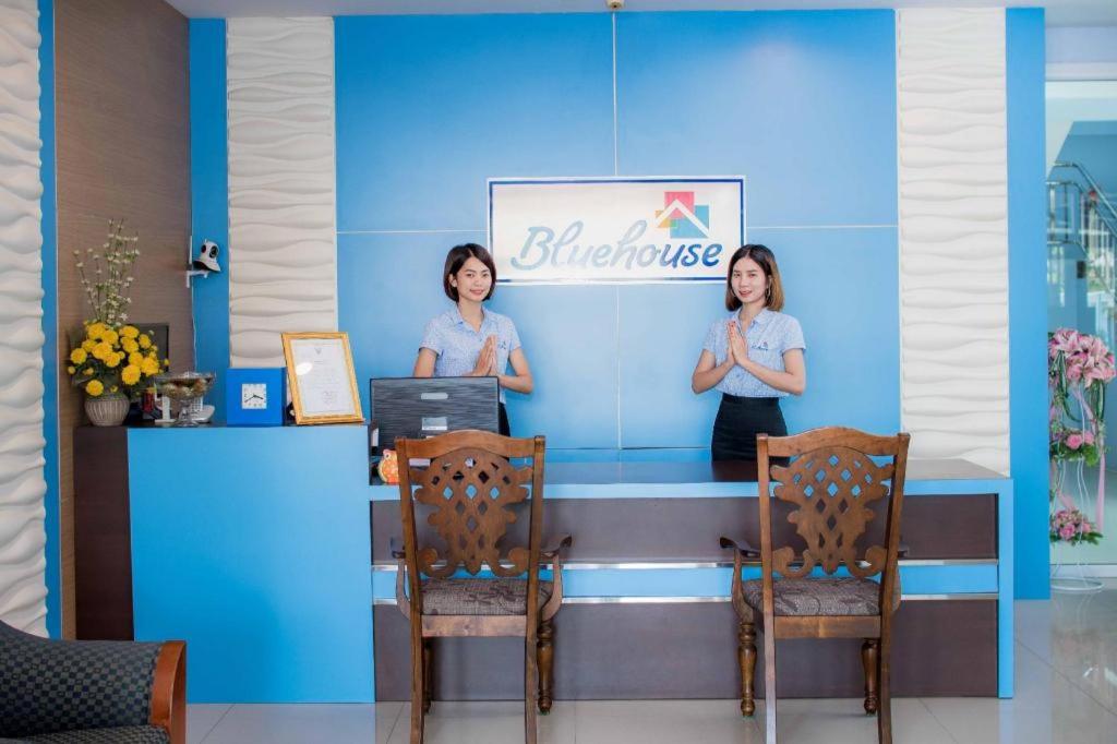 Bluehouse Boutique 12/54