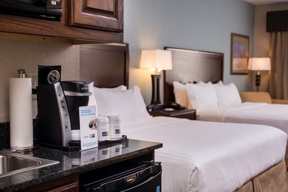 Holiday Inn Express Hotel And Suites Pittsburg 20/73
