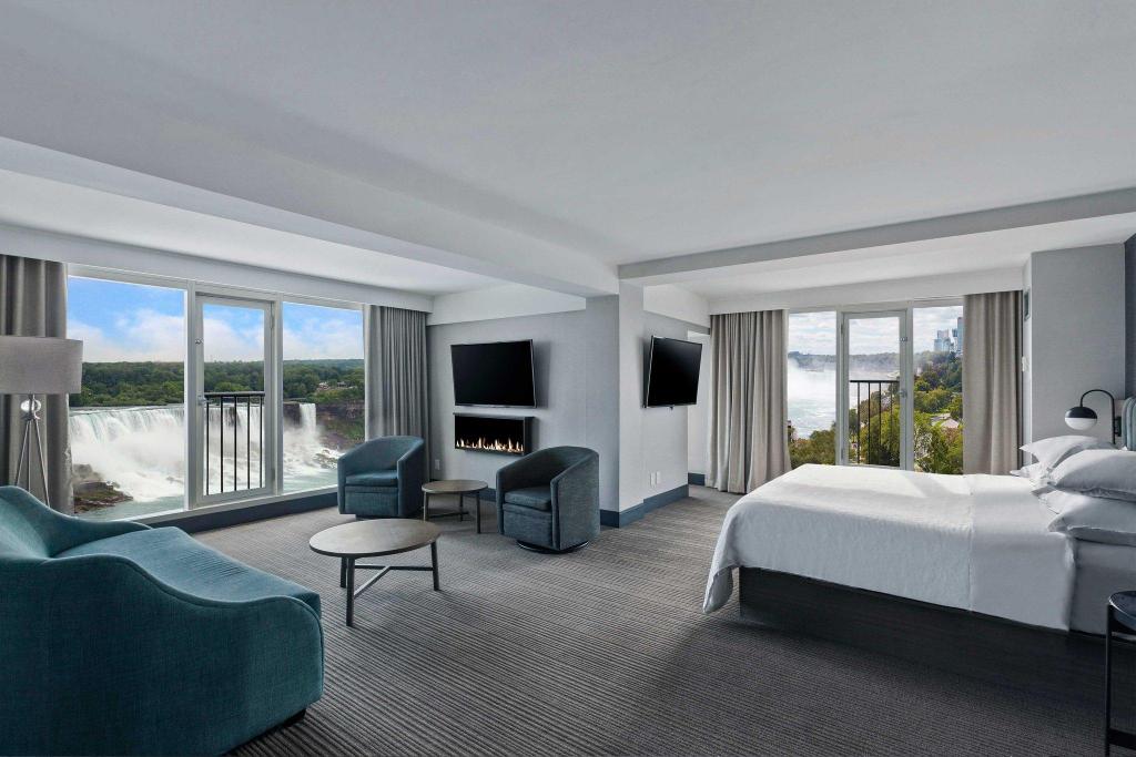 Suite, King Bed, Canadian Falls View, Falls View, Sofa, Balcony, Corner
