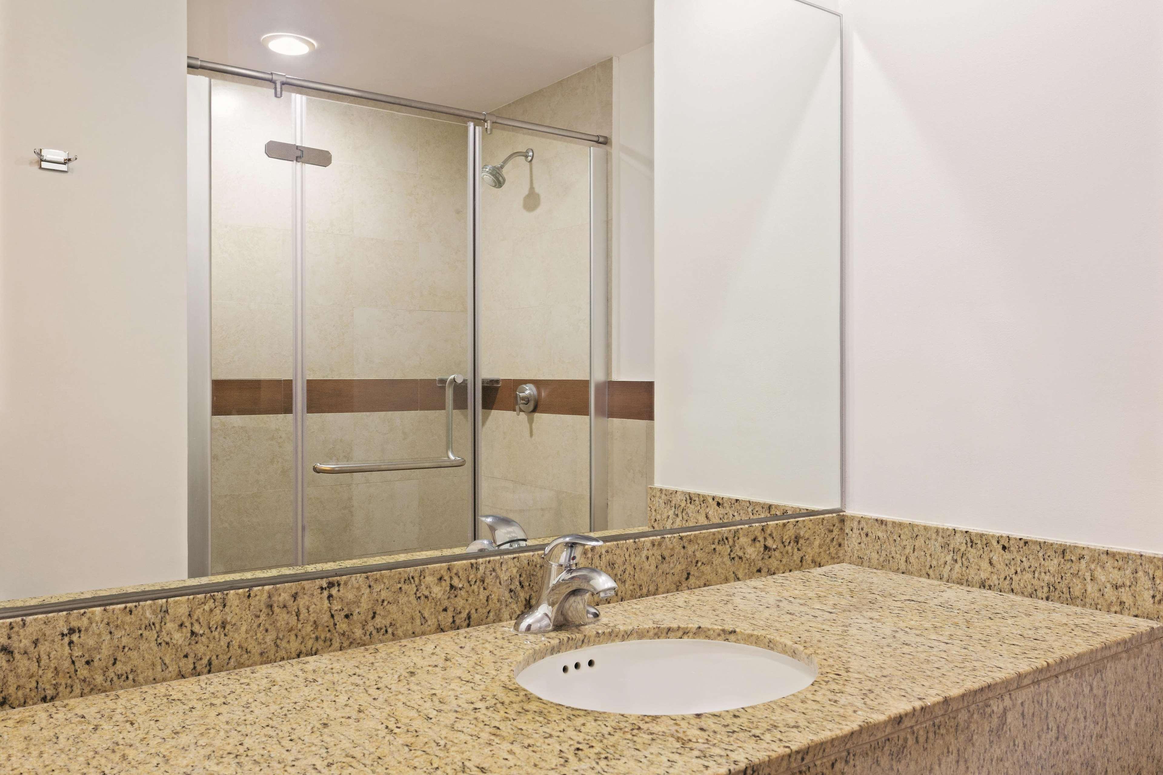 غرفة ديلوكس عائلية بسريرين كوين، Wyndham Garden Cancun Downtown 4/4