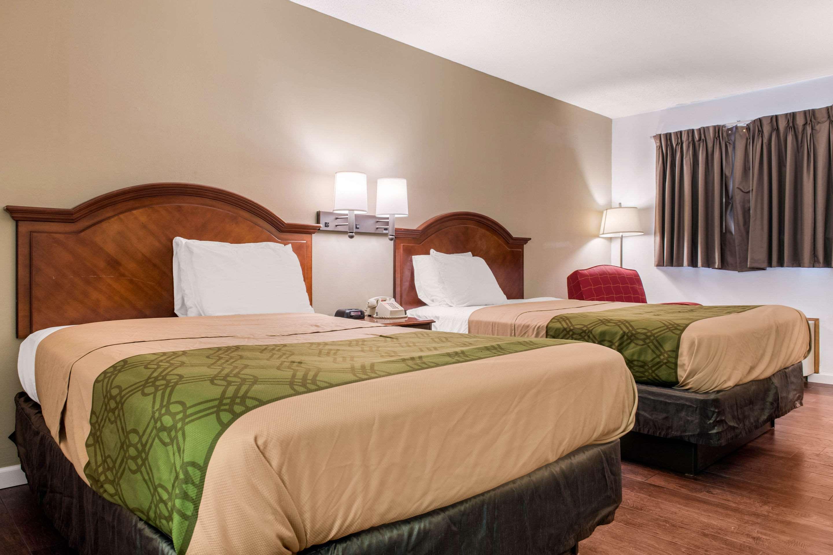 غرفة بسريرين مزدوجين للمدخنين، Econo Lodge Holland - Toledo 2/3