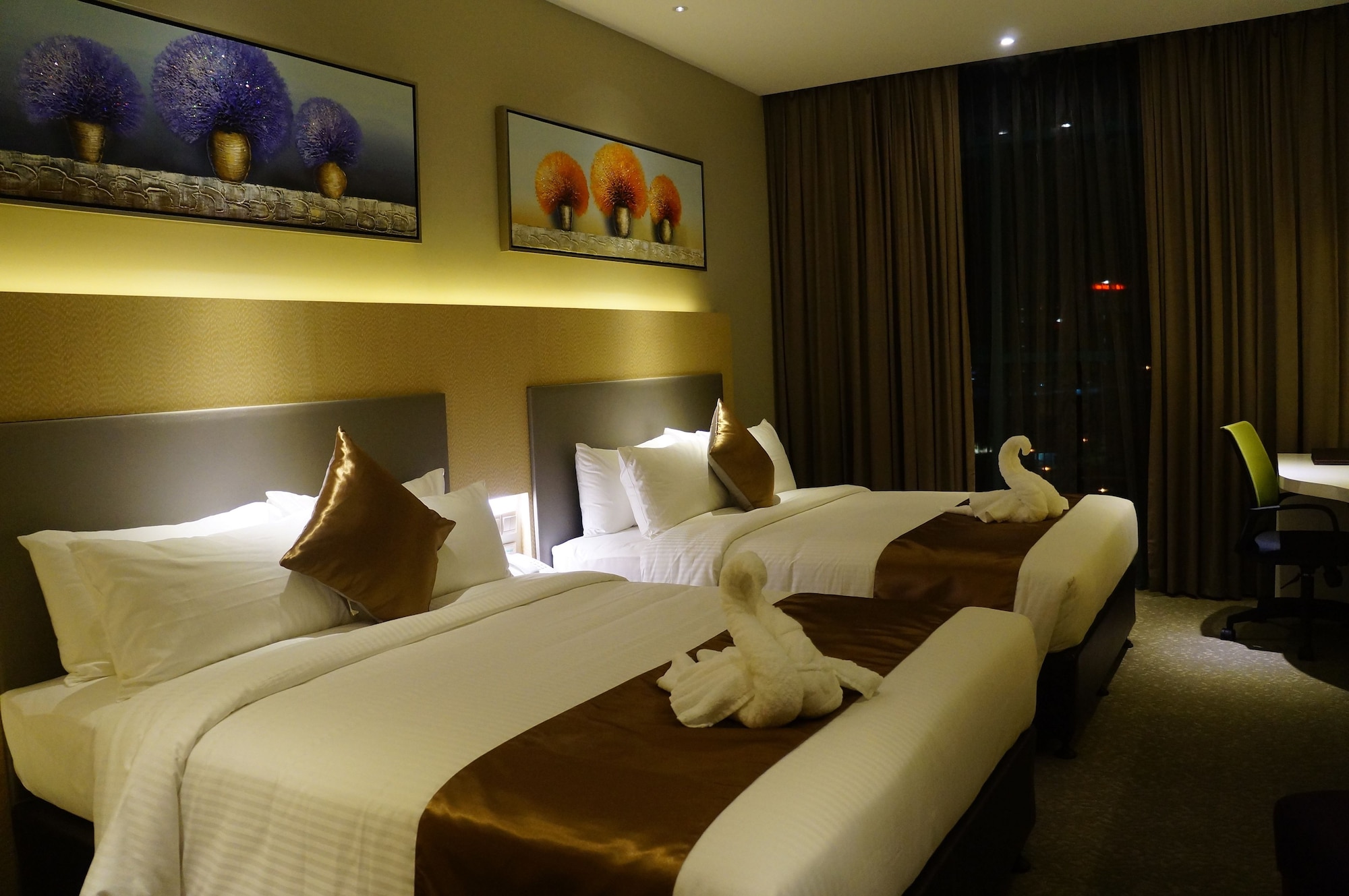Premier, 2 Queen Beds