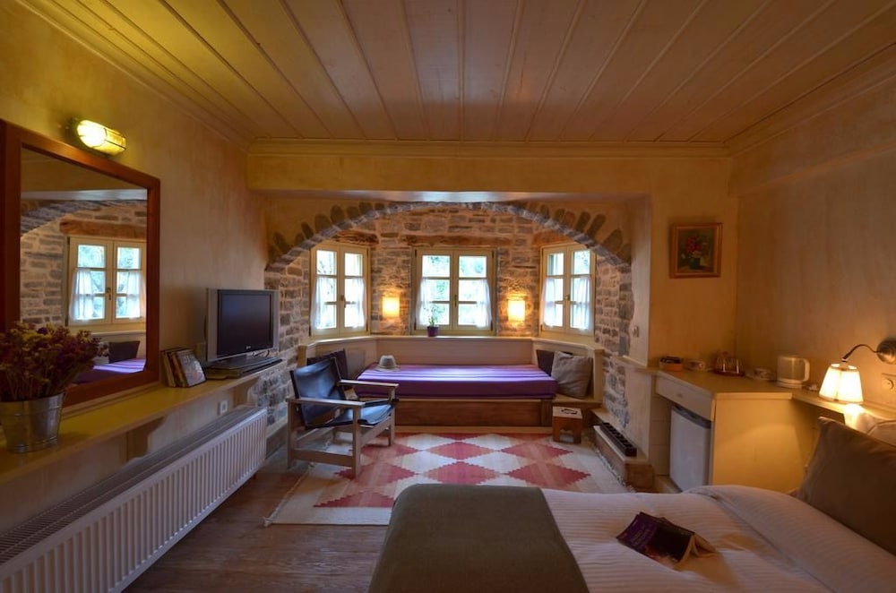 Papaevangelou Hotel 32/66