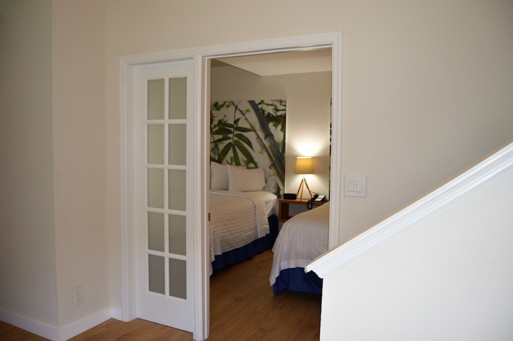 DORAL INN & SUITES MIAMI AIRPORT WEST 8/43