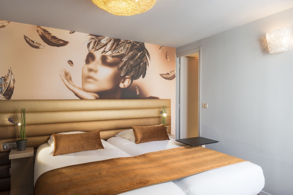 Le Bon Hotel 10/40