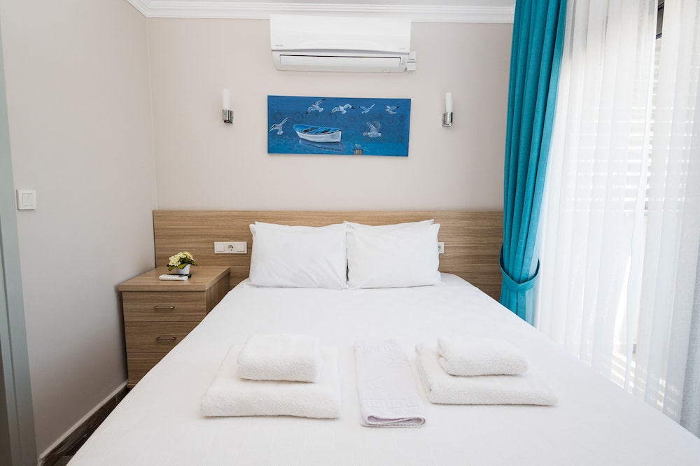 STANDARD, SEA VIEW