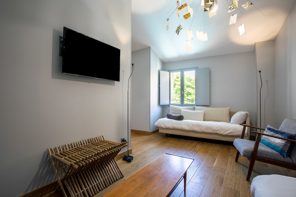 Boutique Hotel Entraigues 49/61