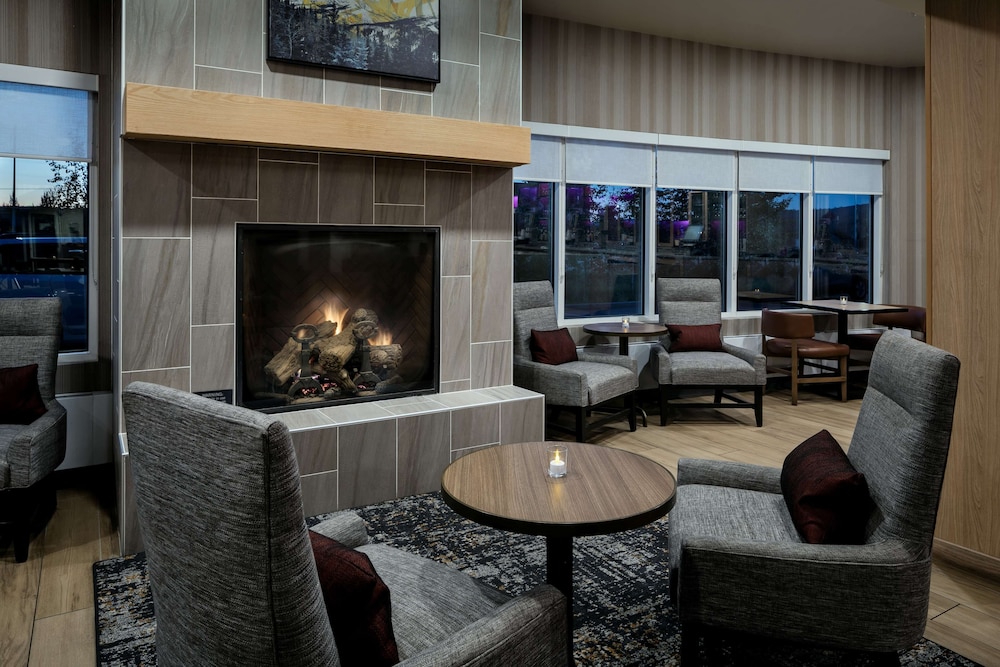 Hyatt Place Fairbanks 33/55