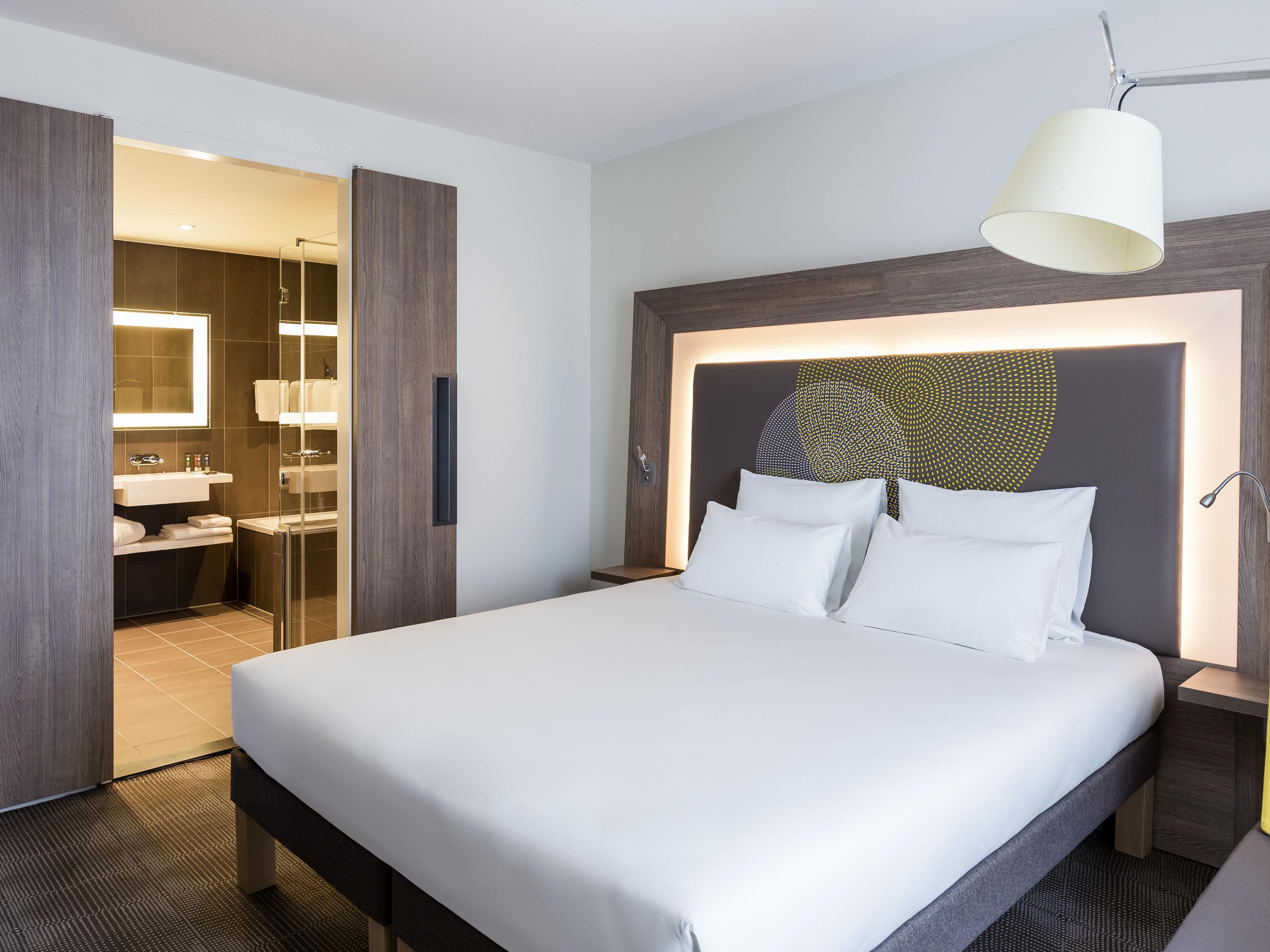 JUNIOR SUITE, QUEEN BED, SOFA