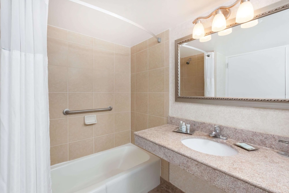 Wyndham Virginia Beach Oceanfront 11/64