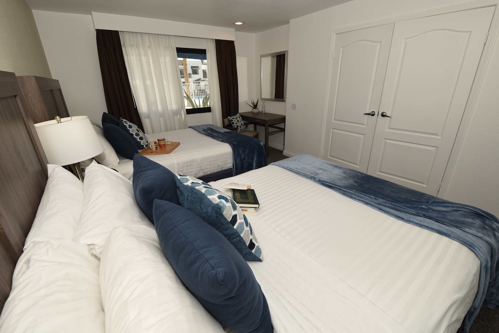 Serene Vegas Boutique Hotel 12/50