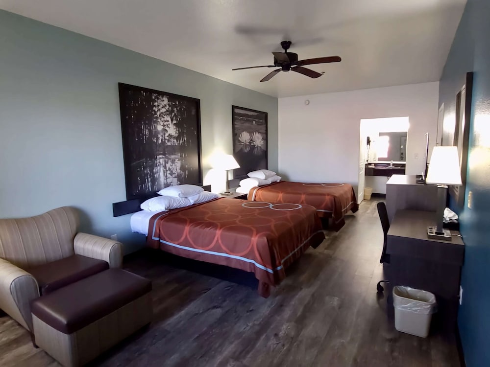 Super 8 by Wyndham Forney/East Dallas 13/27