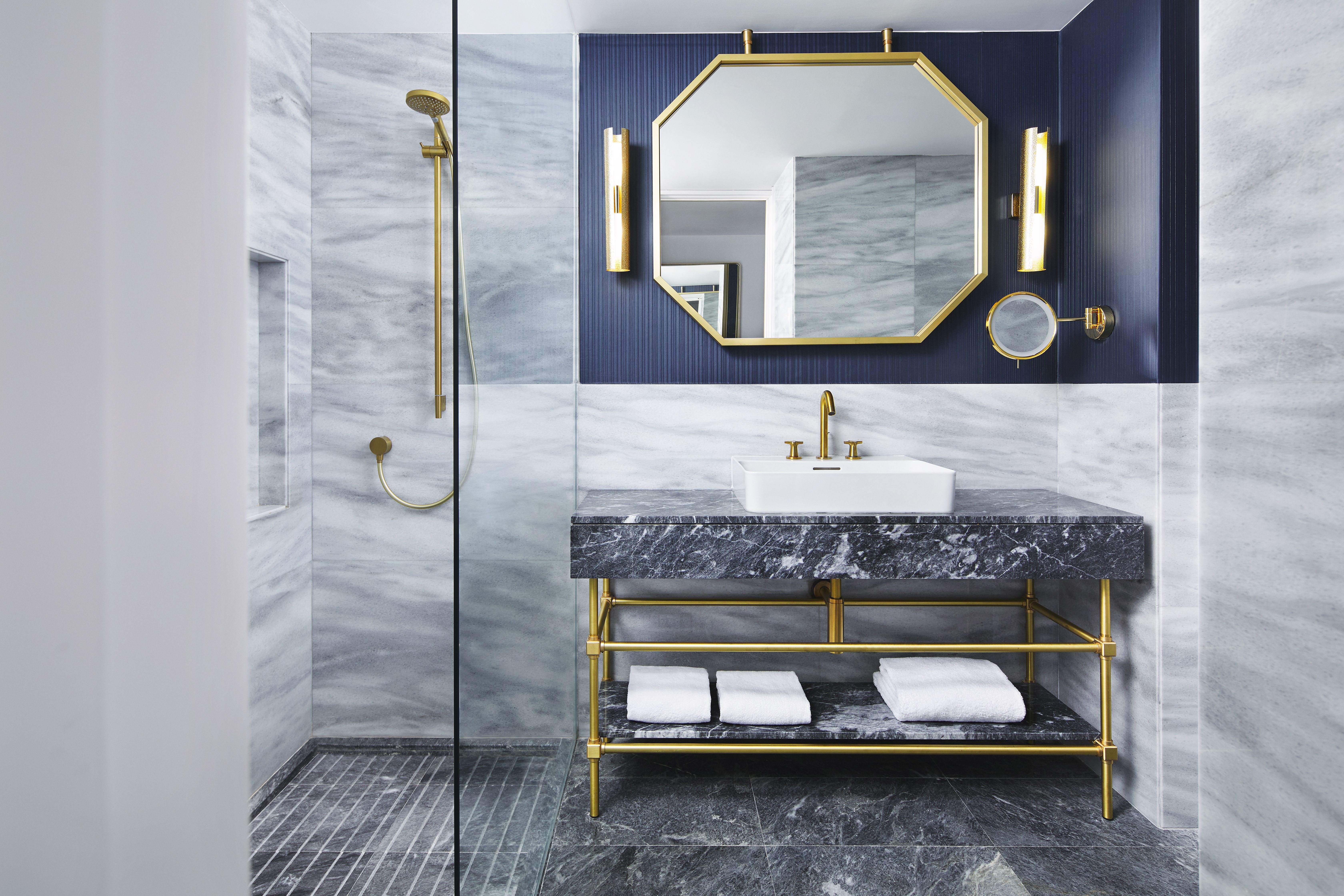 DELUXE, SUITE