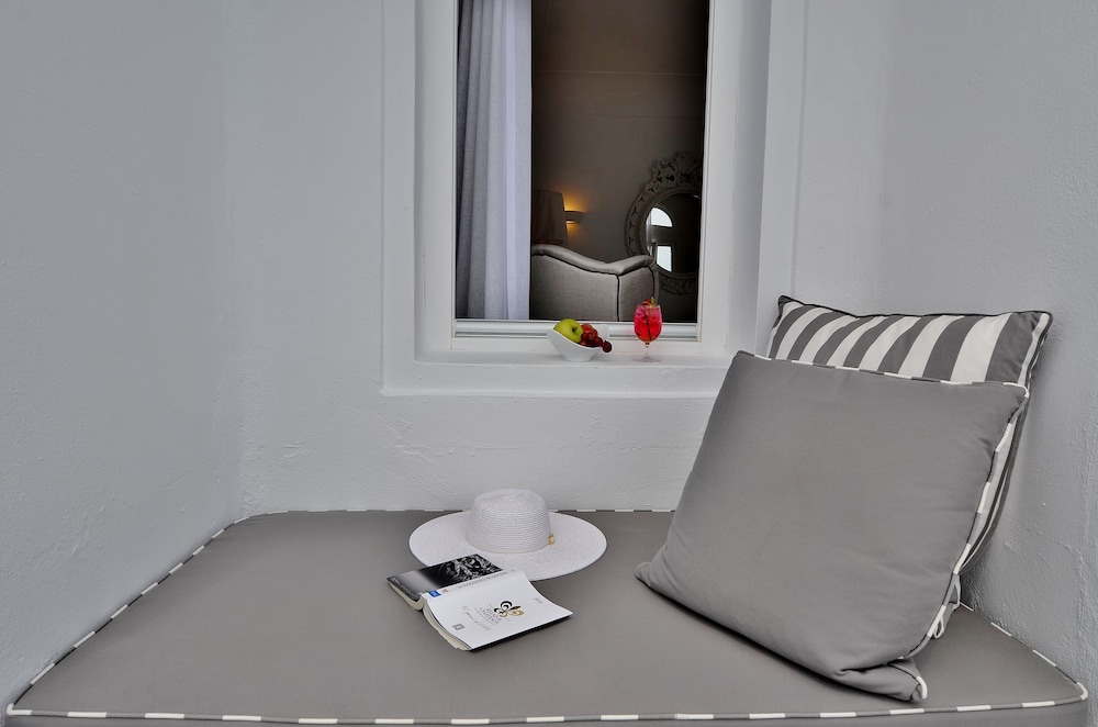 Gea, Superior, Suite, House, King Bed, Jetted Tub