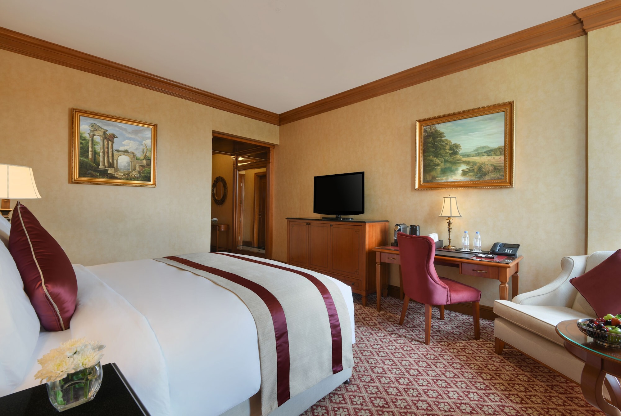 DELUXE, KING BED