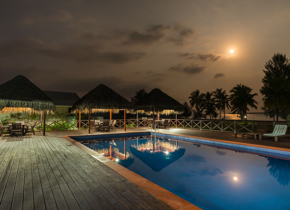 Beachfront Resort 45/50