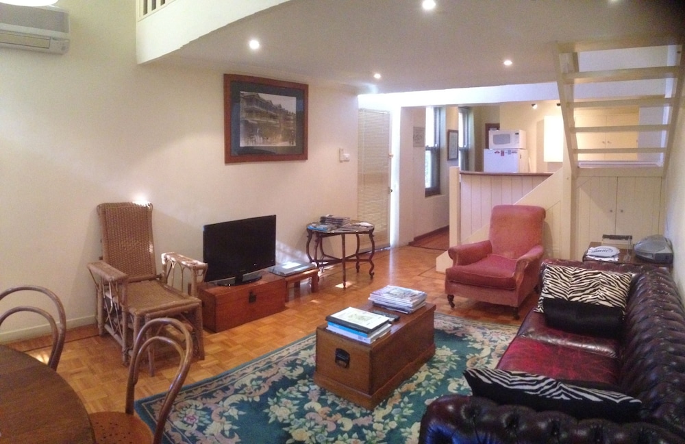 ADELAIDE HERITAGE COTTAGES AND APARTMENTS 33/53
