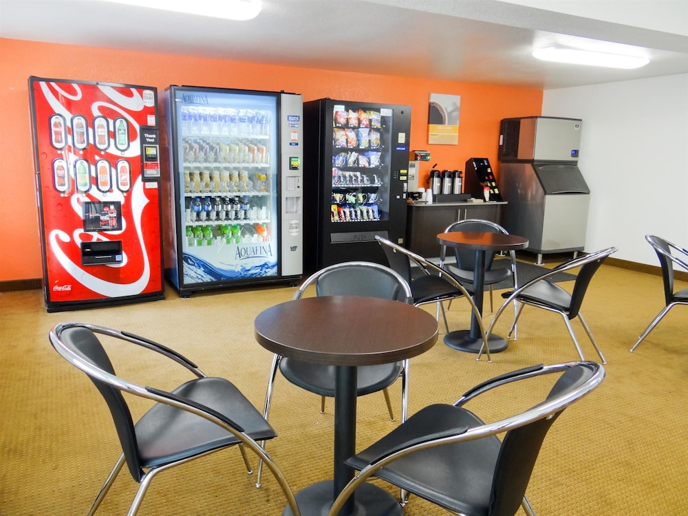 Motel6 Erie, PA 24/31